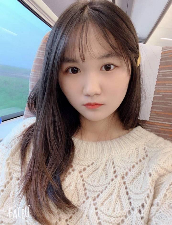 人美奶甜， 胸型很棒